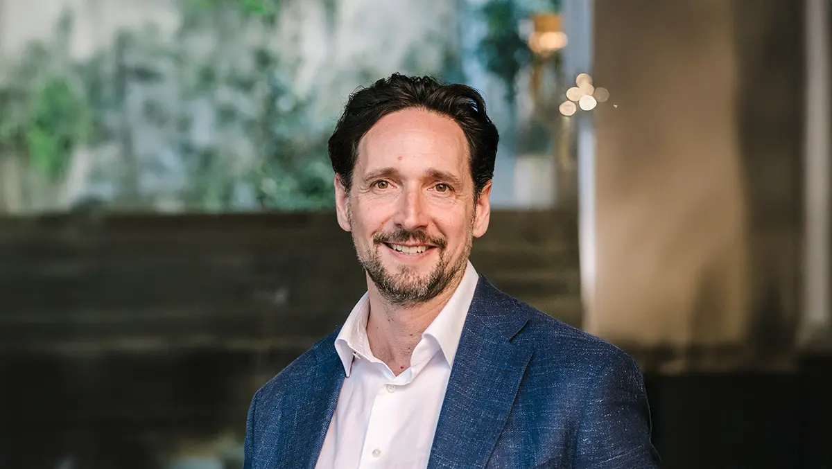 Ps new peter philipp cropped headshot